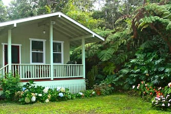 Charming Kaloko Mountain Cottage with hot tub - private,secluded and cozy!!
