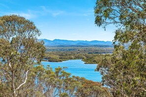 Stunning lake and mountain views from the rear