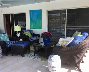 Outdoor Sitting Lanai Area. All new cushions on chairs and sofa. 