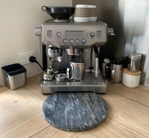Kaffee und/oder Kaffeemaschine