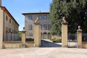 Villa Ceuli main gates