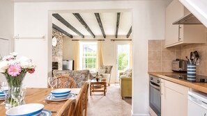 Kitchen & Dining Area