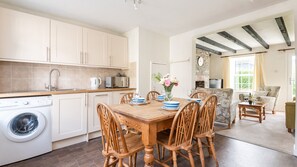 Kitchen & Dining Area