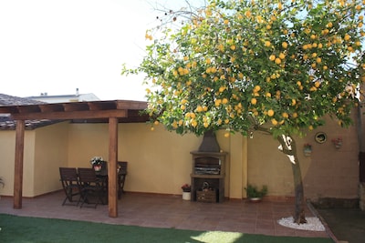 Acogedora casa con jardín