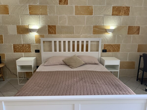 Main bedroom with narrow sea view of Otranto port 