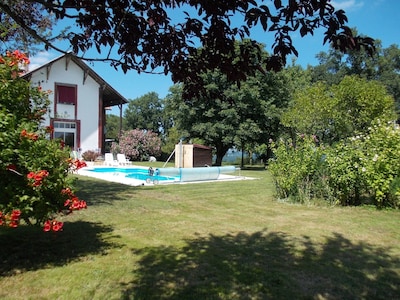 4/5 bed house  in own grounds, with 8X4 pool & wonderful views of the Pyrenees