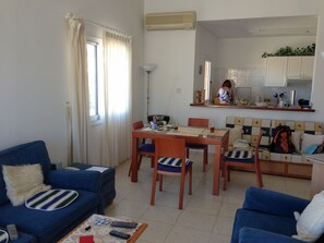 Lounge/Diner 2
