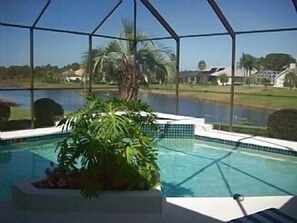 Large pool and jacuzzi
