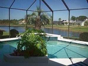 Large pool and jacuzzi
