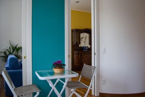 Two sliding doors between Kitchen & LivingRoom