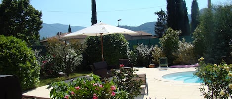 Vue de la terrasse côté piscine