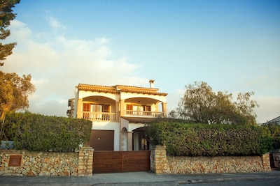 VILLA WITH SWIMMING POOL AND VIEWS OF THE SEA AND THE CABRERA  ISLAND