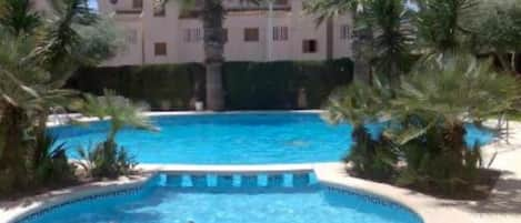 Piscina con 2 camere collegate, per adulti e bambini