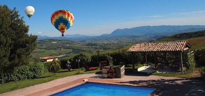 Villa Campo Casa con piscina y vista increíble!