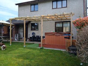
 Sun/Rain/Jacuzzi cover PLEASE NOTE The Jacuzzi is NOT included in House rental