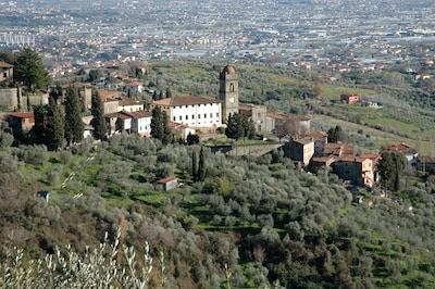 Palacio de justicia en la ciudad medieval de San Gennaro