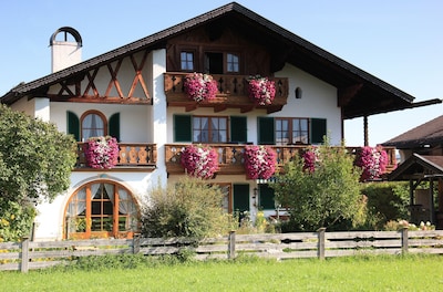 gemütliche 4-Sterne Ferienwohnung mit Südbalkon und Panoramablick in´s Karwendel