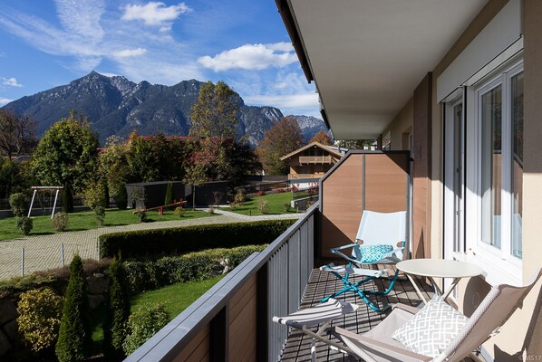 Schöner Südbalkon mit freiem Blick