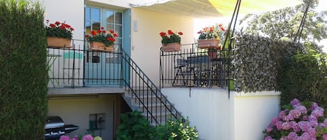 terrasse vue du jardin