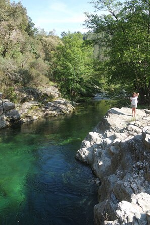 Notre rivière en bas de la maison
