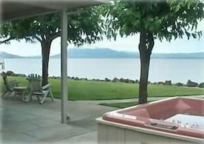 Enjoy 180 degree views of the lake while having a cup of coffee in the hot tub