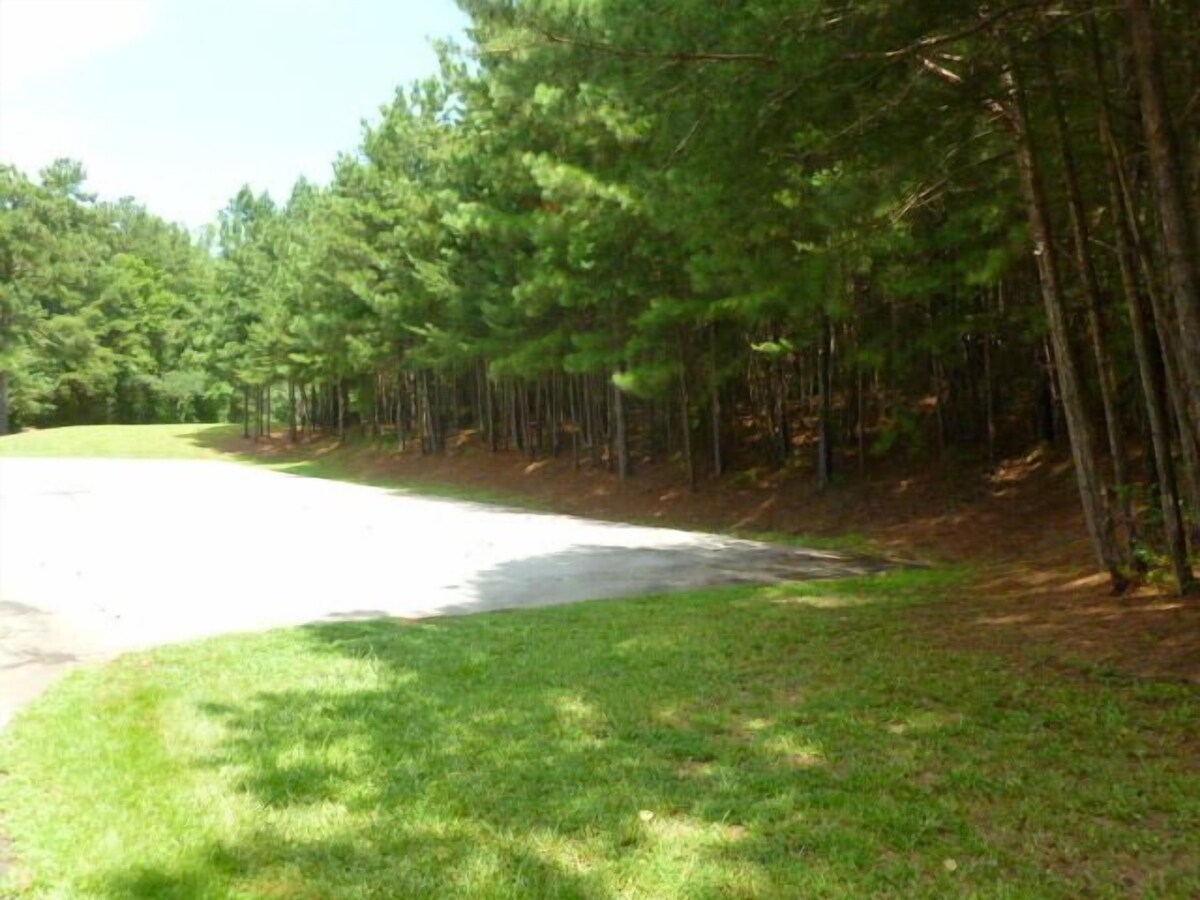 House close to Lake Lanier