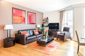Luxurious Italian leather lounge suite.