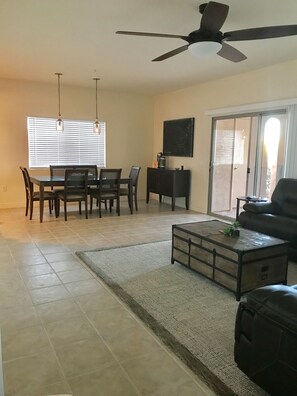Living & dining area 