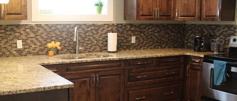 Beautiful fully-stocked kitchen for guest's convenience!