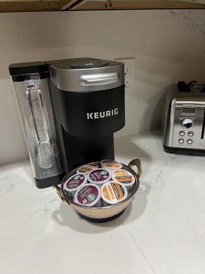 Keurig Coffee Maker with Starter Pods