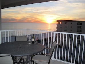 Sunset view of Gulf of Mexico - can seat up to 8