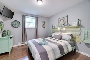 "Green Room" with Queen Size Bed
Ground Floor