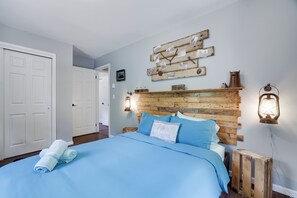 "Western Room" with Queen Size bed
Top Floor