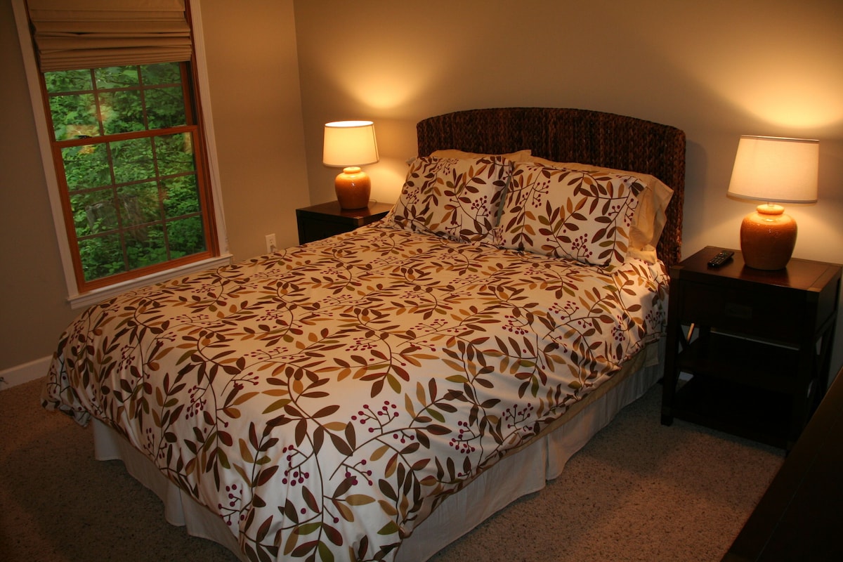 Walking Distance To Mountain Inn, Great Location For Your Mountain Getaway