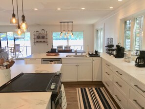 Kitchen/island and dining room