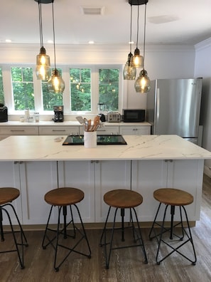 Kitchen island 