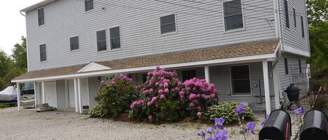 Side by side townhouse, large back yard, family friendly safe neighborhood