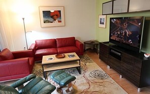 Ekornes Stressless chairs, leather sofas, wood laminate floors, 55" LG OLED TV!