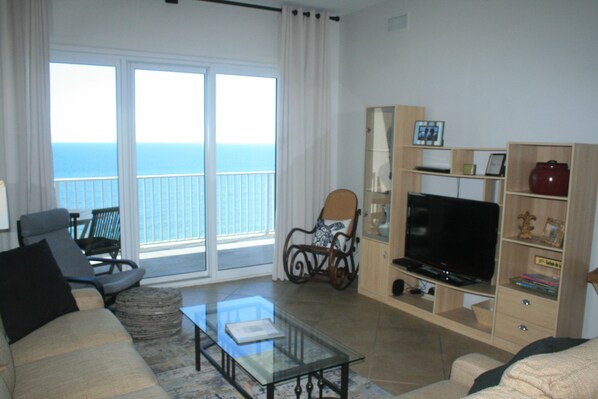 Spacious Living Room overlooking the Gulf of Mexico