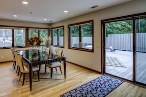 Lots of Natural Light, Beautiful Dining Table
Big Outdoor patio!!