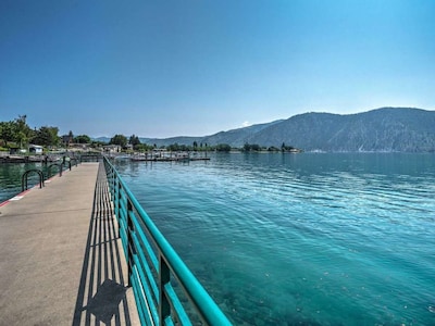 Stunning views, walk to wineries & downtown-pool & hot tub-luxury on Lake Chelan