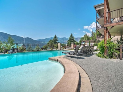 Stunning views, walk to wineries & downtown-pool & hot tub-luxury on Lake Chelan