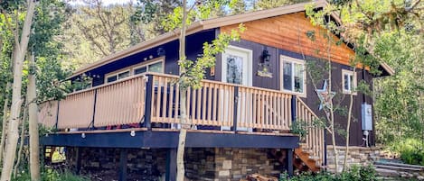 Elg Hus is a cozy cabin for you to enjoy on your next mountain retreat.