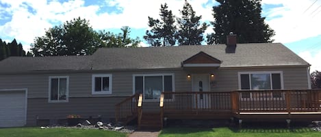 Deck with seating for outdoor leisure, 2 blocks from fairgrounds. 