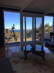 STUNNING Ocean views,quiet location, newly renovated/ Central Cape Paterson/Wifi