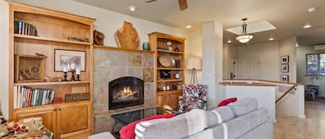 Beautiful NW Ogden, West side Bend OR vacation home, sleeps 8, no pets
