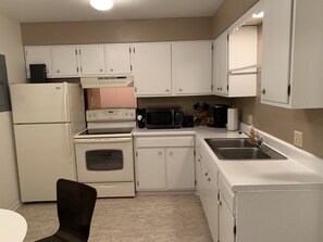 Full Kitchen 