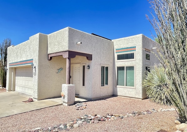 Cozy Tucson Abode - Just Like Grandma's