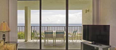 Livingroom looking toward patio and beach/ocean