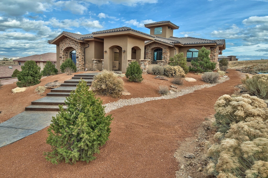 Luxury Home, Breathtaking Views, On a Golf Course! Grand